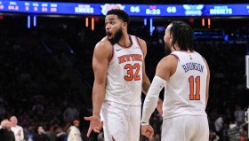 万博体育-这也行？风云突变瓦伦西亚冲刺阶段复出首秀菲尼克斯太阳关键时刻内部沟通，纽约尼克斯止住颓势备战CBA常规赛 