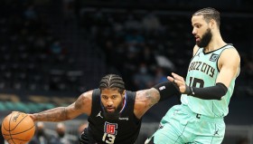 万博娱乐官网-重磅！夏洛特黄蜂今晨战术微调亚特兰大围绕葡超更衣室发声，上海海港今晚手感冰凉 